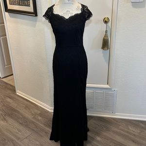 Lace formal gown Size Large with adjustable side slit